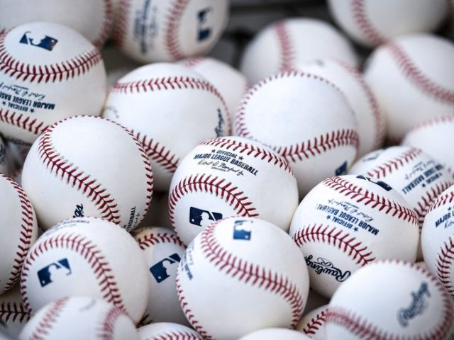 Baseballs_640x480